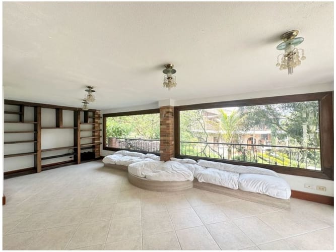 Casa de 3 alcobas en venta en Alto De Las Flores, Sabaneta, 362 m² · foto 13 de 24