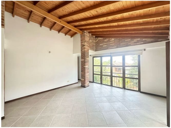Casa de 3 alcobas en venta en Alto De Las Flores, Sabaneta, 362 m² · foto 18 de 24