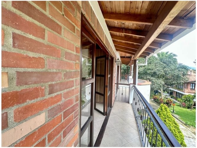 Casa de 3 alcobas en venta en Alto De Las Flores, Sabaneta, 362 m² · foto 19 de 24