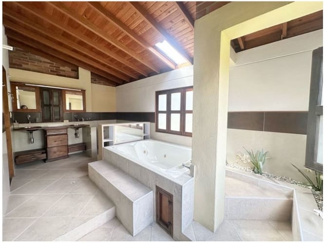 Casa de 3 alcobas en venta en Alto De Las Flores, Sabaneta, 362 m² · foto 20 de 24
