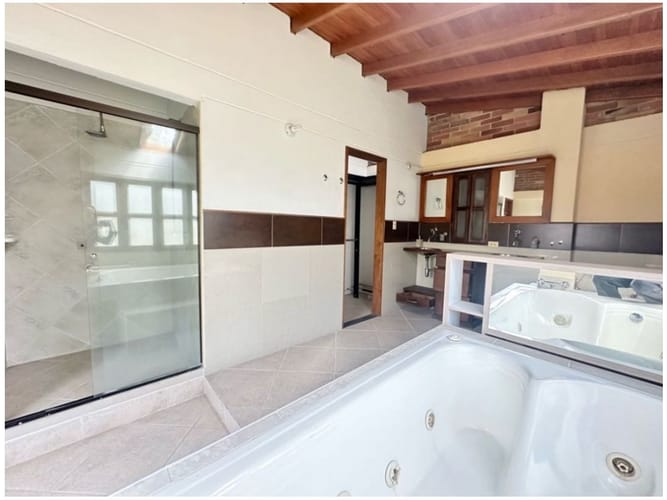 Casa de 3 alcobas en venta en Alto De Las Flores, Sabaneta, 362 m² · foto 21 de 24