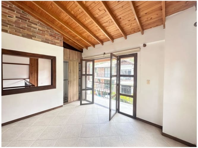 Casa de 3 alcobas en venta en Alto De Las Flores, Sabaneta, 362 m² · foto 23 de 24