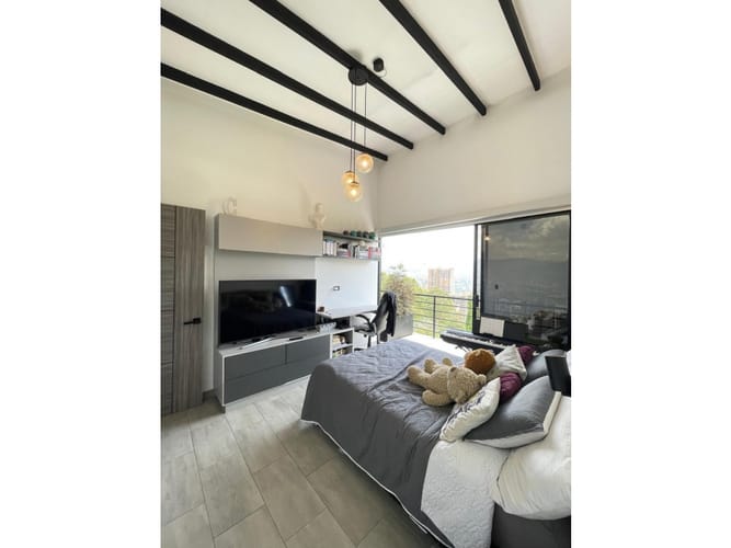Casa de 4 alcobas en venta en Las Lomitas, Sabaneta, 315 m² · foto 4 de 24