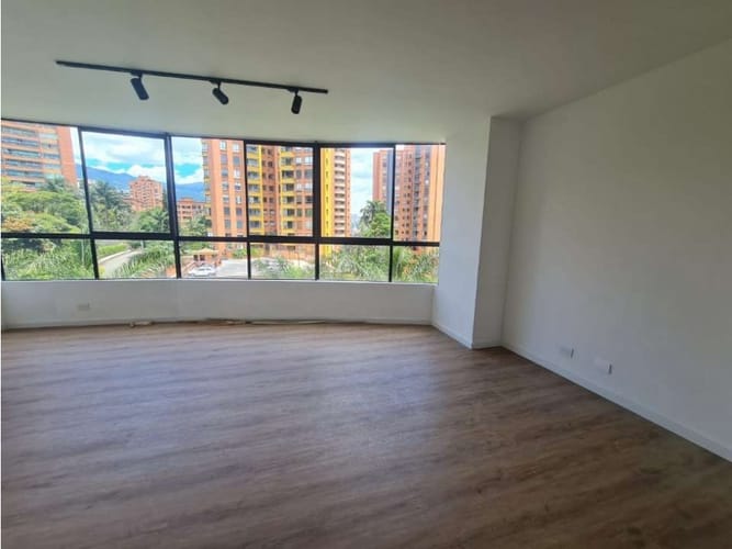 Apartamento de 2 alcobas en venta en El Poblado, Medellín, 116 m² · foto 3 de 16