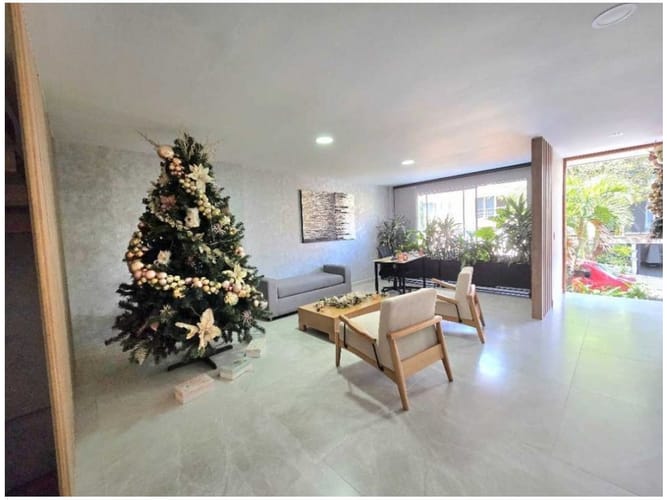 Casa de 4 alcobas en venta en Loma De San Jose, Sabaneta, 372 m² · foto 3 de 24