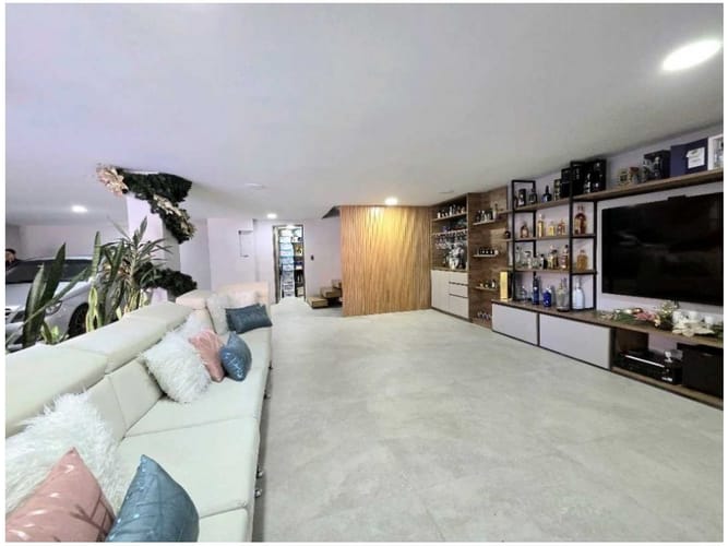 Casa de 4 alcobas en venta en Loma De San Jose, Sabaneta, 372 m² · foto 8 de 24