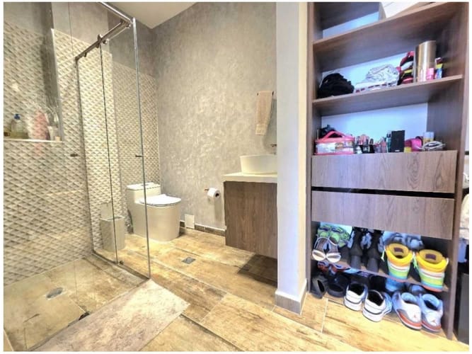 Casa de 4 alcobas en venta en Loma De San Jose, Sabaneta, 372 m² · foto 14 de 24