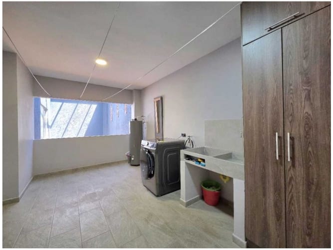 Casa de 4 alcobas en venta en Loma De San Jose, Sabaneta, 372 m² · foto 17 de 24