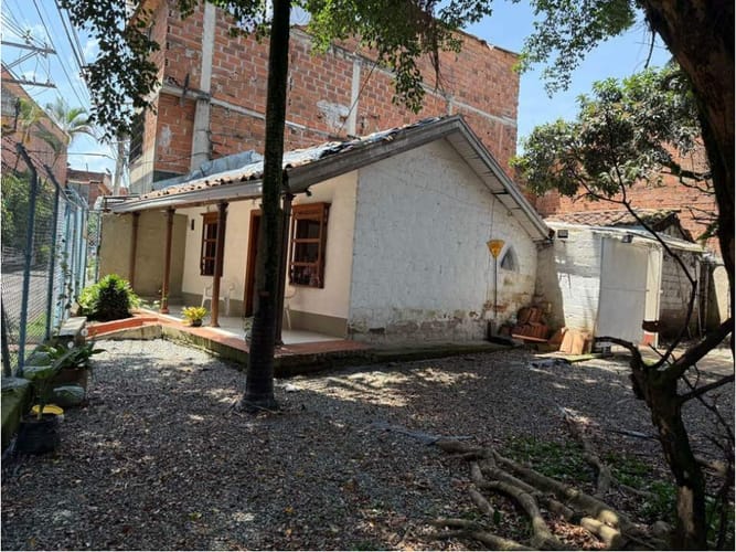 Local en venta en Camparola, Medellín, 257 m² · foto 2 de 13