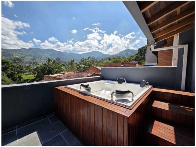Casa de 4 alcobas en venta en Loma De San Jose, Sabaneta, 372 m² · foto 22 de 24