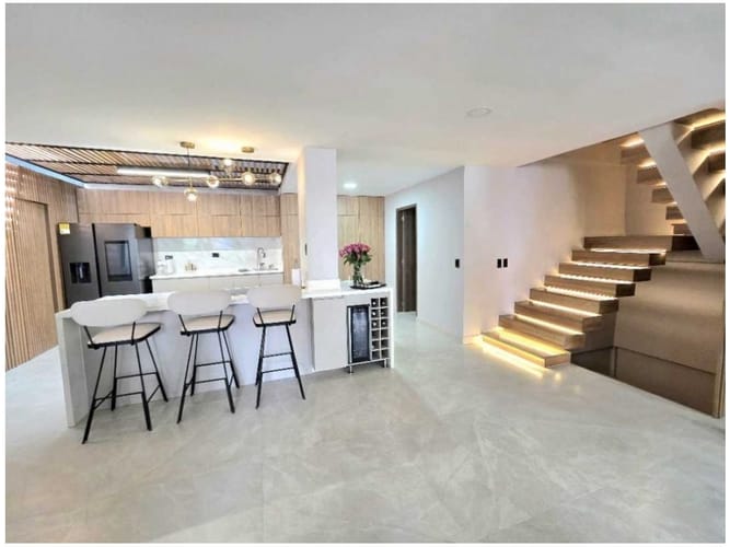 Casa de 4 alcobas en venta en Loma De San Jose, Sabaneta, 372 m² · foto 23 de 24