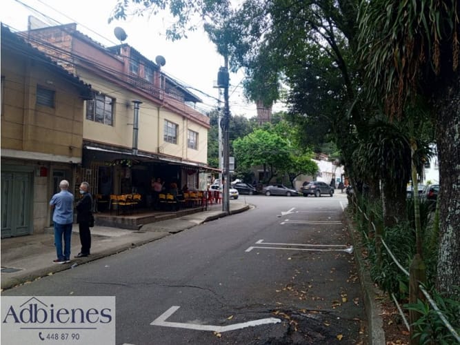 Casa de 7 alcobas en venta en Laureles, Medellín, 322 m² · foto 7 de 10