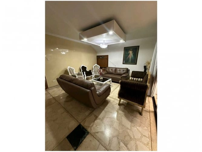 Casa de 4 alcobas en venta en Simon Bolivar, Medellín, 200 m² · foto 2 de 15