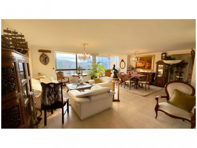 Apartamento de 3 alcobas en venta en Castropol, Medellín, 191 m² · foto 2 de 17