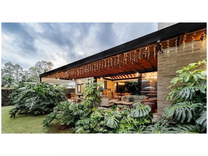 Casa de 4 alcobas en venta en Llano Grande, Rionegro, 400 m² · foto 2 de 20