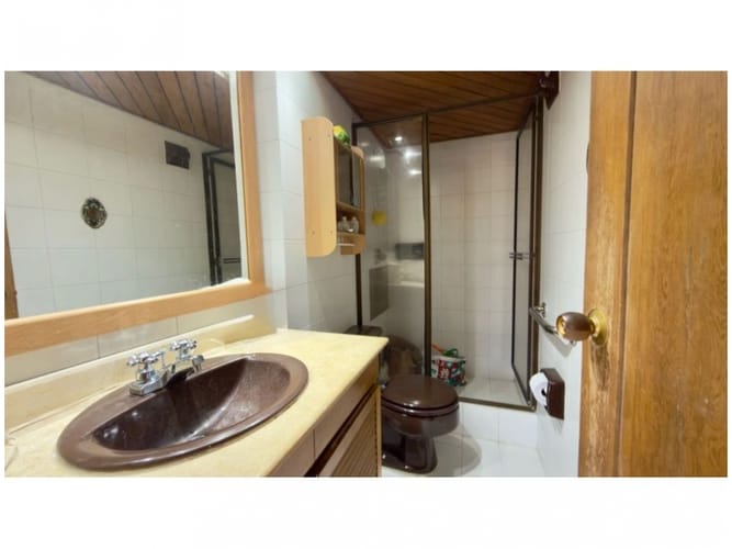 Apartamento de 3 alcobas en venta en Castropol, Medellín, 191 m² · foto 9 de 17