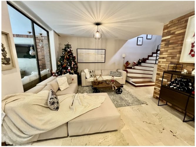 Casa de 4 alcobas en venta en El Tesoro, Medellín, 270 m² · foto 2 de 24