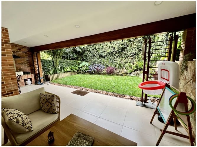 Casa de 4 alcobas en venta en El Tesoro, Medellín, 270 m² · foto 18 de 24