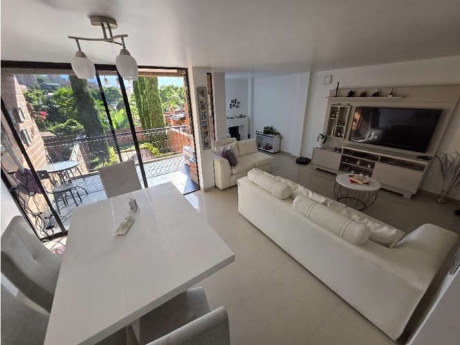 Casa de 4 alcobas en venta en Las Brujas, Envigado, 204 m² · foto 2 de 16