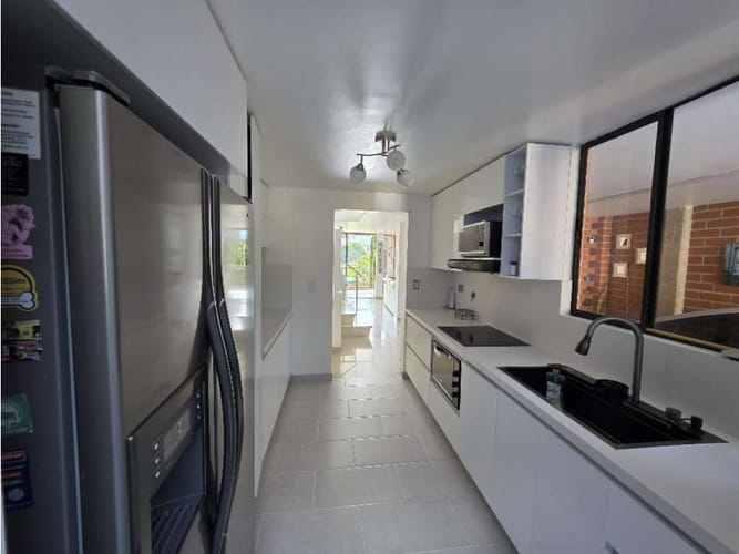 Casa de 4 alcobas en venta en Las Brujas, Envigado, 204 m² · foto 12 de 16