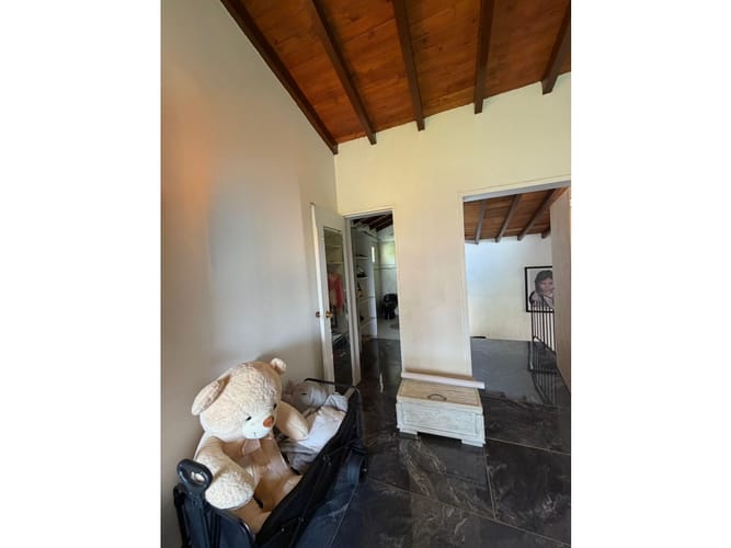 Casa de 5 alcobas en venta en Loma Del Chocho, Envigado, 390 m² · foto 2 de 24