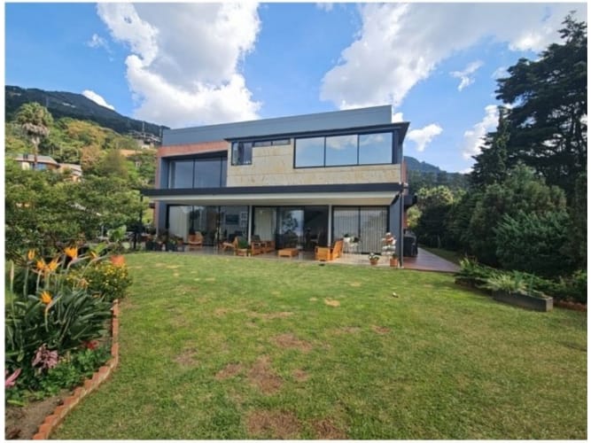 Casa de 4 alcobas en venta en El Poblado, Medellín, 458 m² · foto 2 de 24