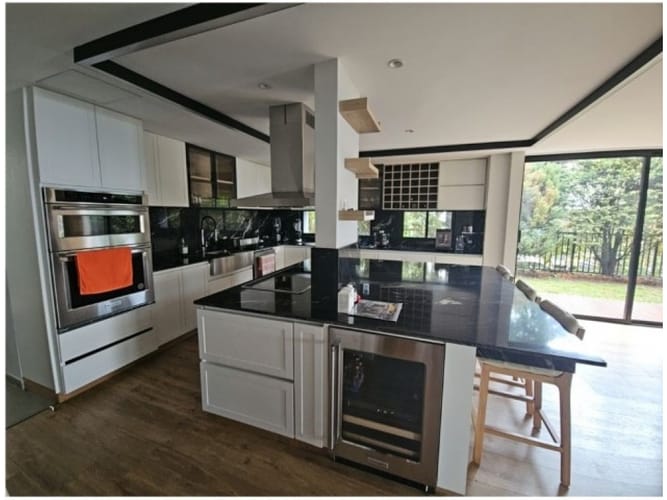 Casa de 4 alcobas en venta en El Poblado, Medellín, 458 m² · foto 8 de 24