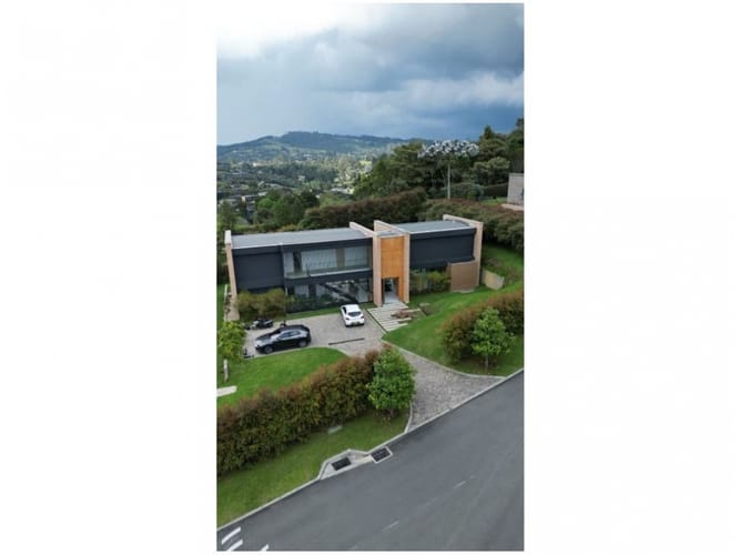 Casa de 4 alcobas en venta en Vía Las Palmas, Envigado, 380 m² · foto 13 de 13