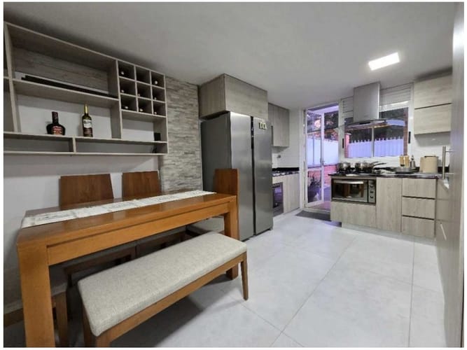 Apartamento de 3 alcobas en venta en Las Lomas, Medellín, 124 m² · foto 2 de 14