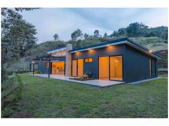 Casa de 3 alcobas en venta en Sajonia, Rionegro, 235 m² · foto 2 de 22