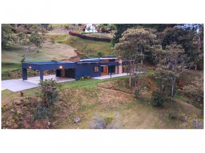 Casa de 3 alcobas en venta en Sajonia, Rionegro, 235 m² · foto 3 de 22