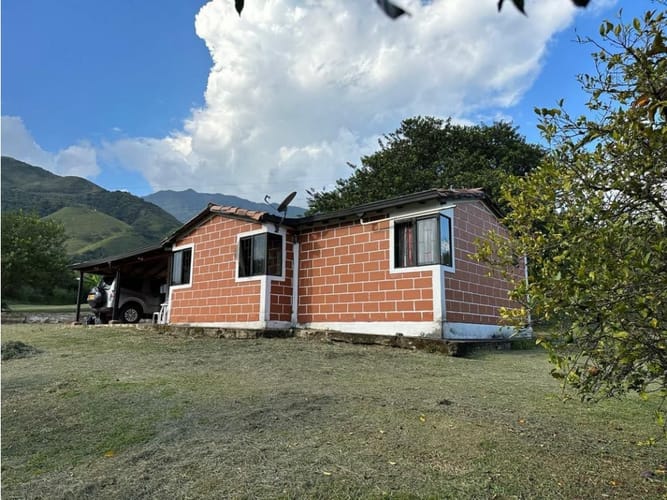 Finca en venta en Actividad Multiple, Copacabana, 180 m² · foto 6 de 24