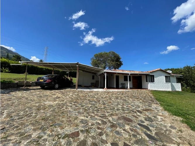 Finca en venta en Actividad Multiple, Copacabana, 180 m² · foto 12 de 24
