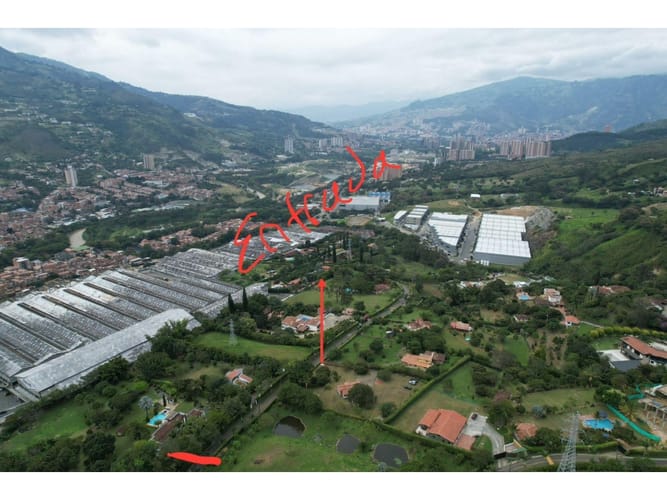 Finca en venta en Actividad Multiple, Copacabana, 180 m² · foto 13 de 24