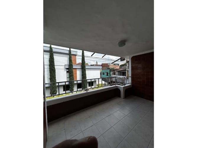 Casa de 5 alcobas en venta en Belén Altavista, Medellín, 214 m² · foto 2 de 13