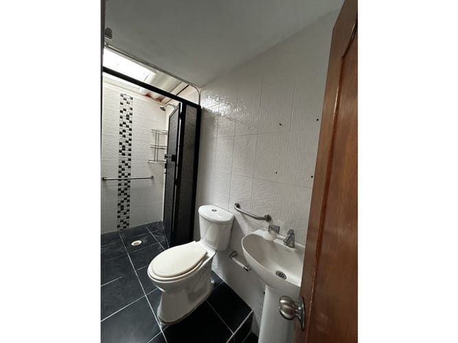 Casa de 5 alcobas en venta en Belén Altavista, Medellín, 214 m² · foto 8 de 13