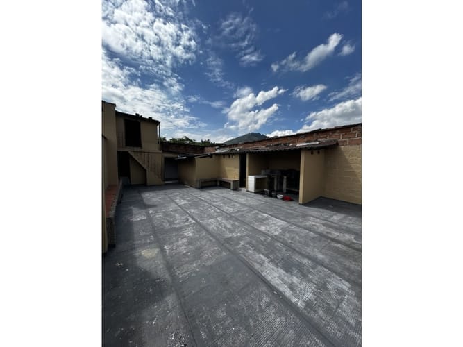 Casa de 5 alcobas en venta en Belén Altavista, Medellín, 214 m² · foto 11 de 13