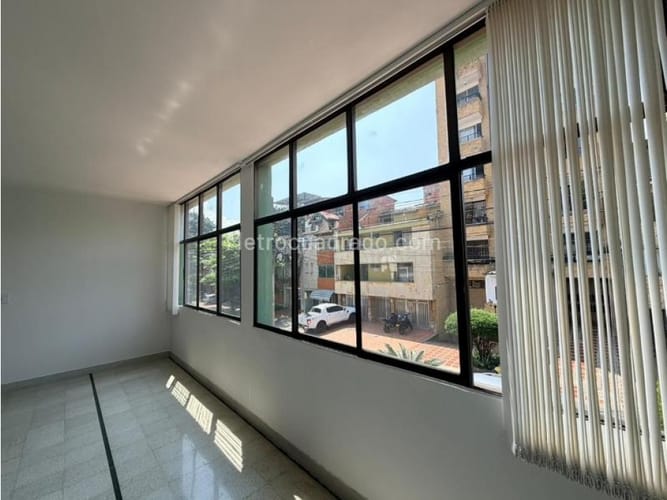Casa de 5 alcobas en venta en Estadio, Medellín, 195 m² · foto 3 de 18