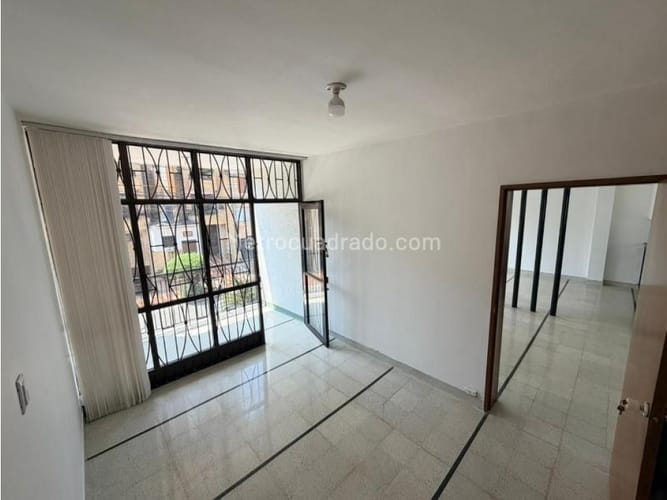 Casa de 5 alcobas en venta en Estadio, Medellín, 195 m² · foto 4 de 18