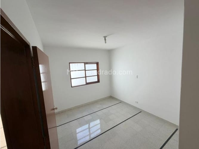 Casa de 5 alcobas en venta en Estadio, Medellín, 195 m² · foto 6 de 18