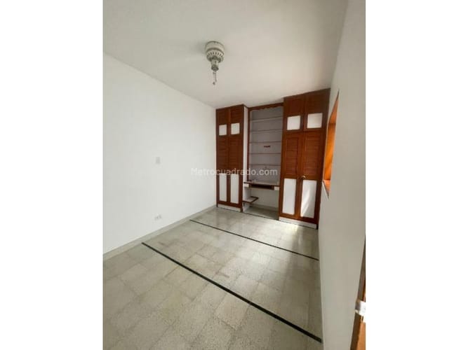 Casa de 5 alcobas en venta en Estadio, Medellín, 195 m² · foto 9 de 18