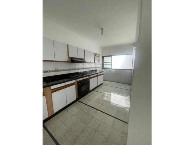 Casa de 5 alcobas en venta en Estadio, Medellín, 195 m² · foto 13 de 18