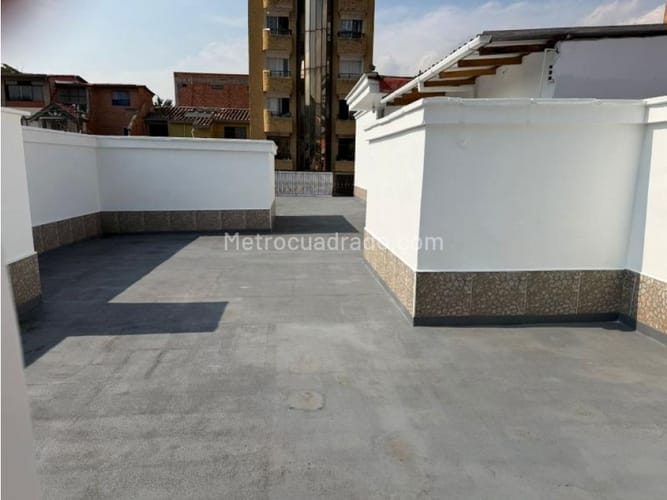 Casa de 5 alcobas en venta en Estadio, Medellín, 195 m² · foto 16 de 18
