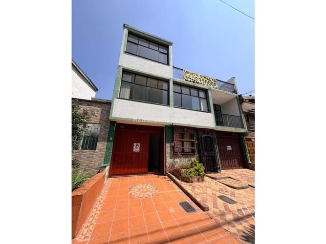 Casa de 5 alcobas en venta en Estadio, Medellín, 195 m² · foto 18 de 18