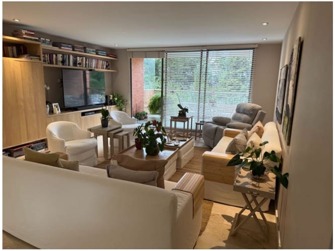 Apartamento de 3 alcobas en venta en Los Naranjos, Medellín, 280 m² · foto 2 de 20