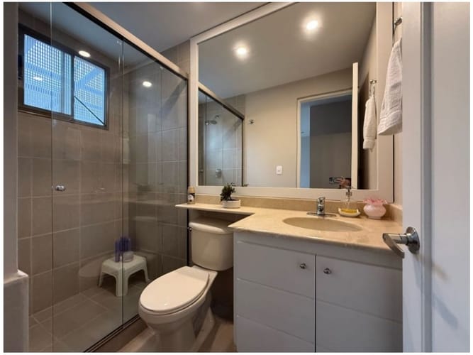 Apartamento de 3 alcobas en venta en Los Naranjos, Medellín, 280 m² · foto 16 de 20