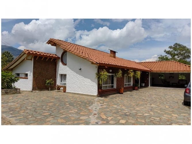 Casa de 4 alcobas en venta en Actividad Multiple, Copacabana, 594 m² · foto 2 de 24