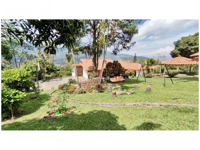 Casa de 4 alcobas en venta en Actividad Multiple, Copacabana, 594 m² · foto 3 de 24