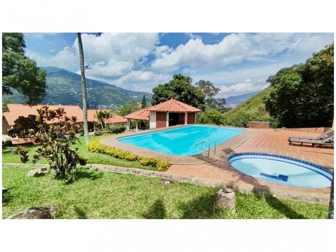 Casa de 4 alcobas en venta en Actividad Multiple, Copacabana, 594 m² · foto 5 de 24