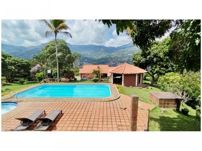 Casa de 4 alcobas en venta en Actividad Multiple, Copacabana, 594 m² · foto 6 de 24